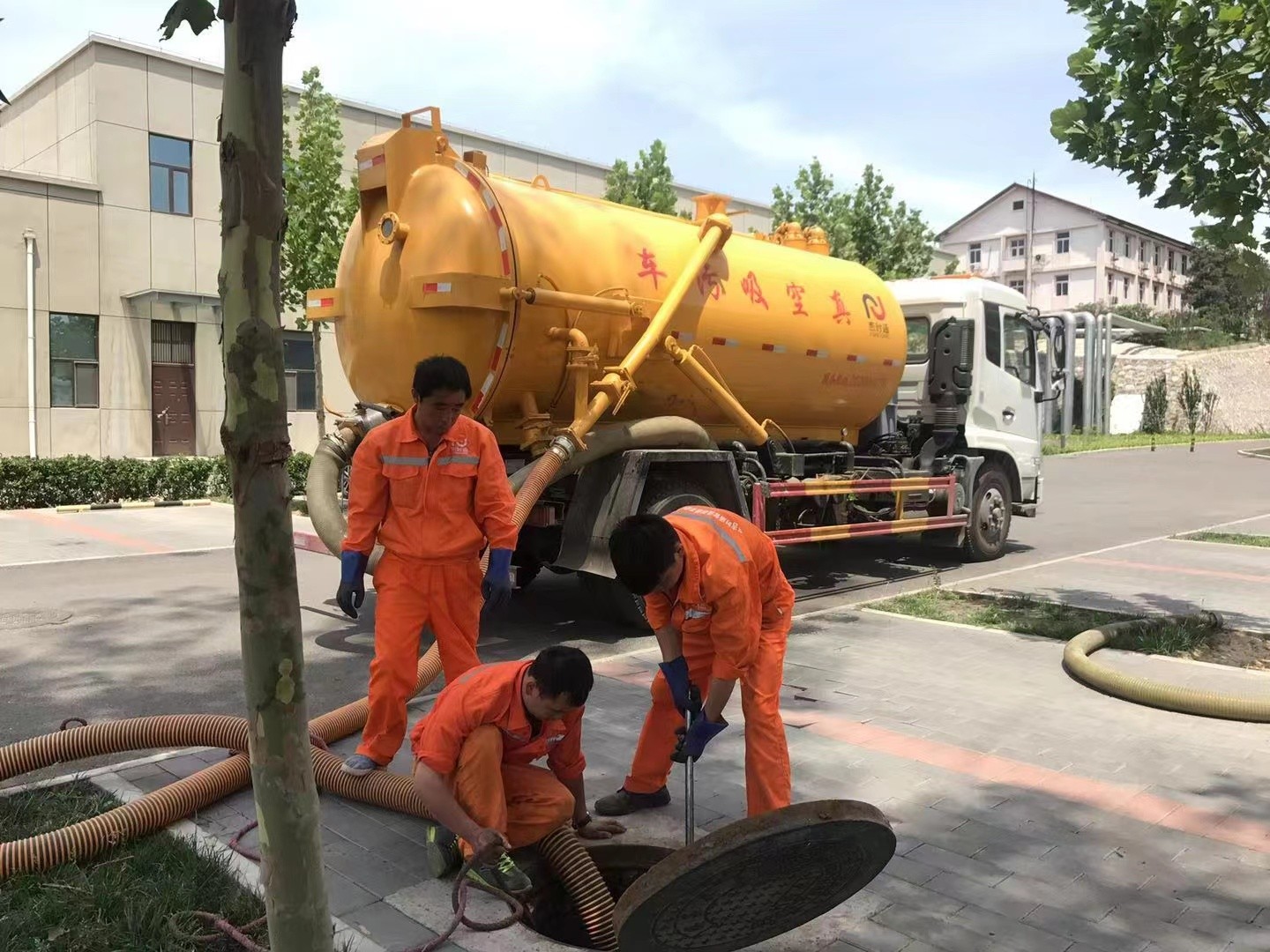 湖州化粪池清理与5-8吨吸粪车施工效率分析